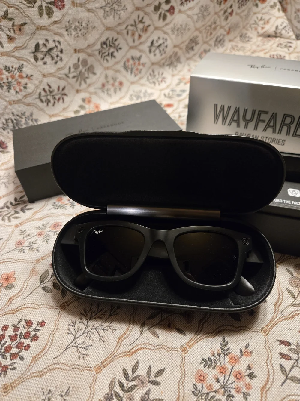 NEW Ray-Ban Stories Wayfarer RW4002 Smart Glasses Open Box